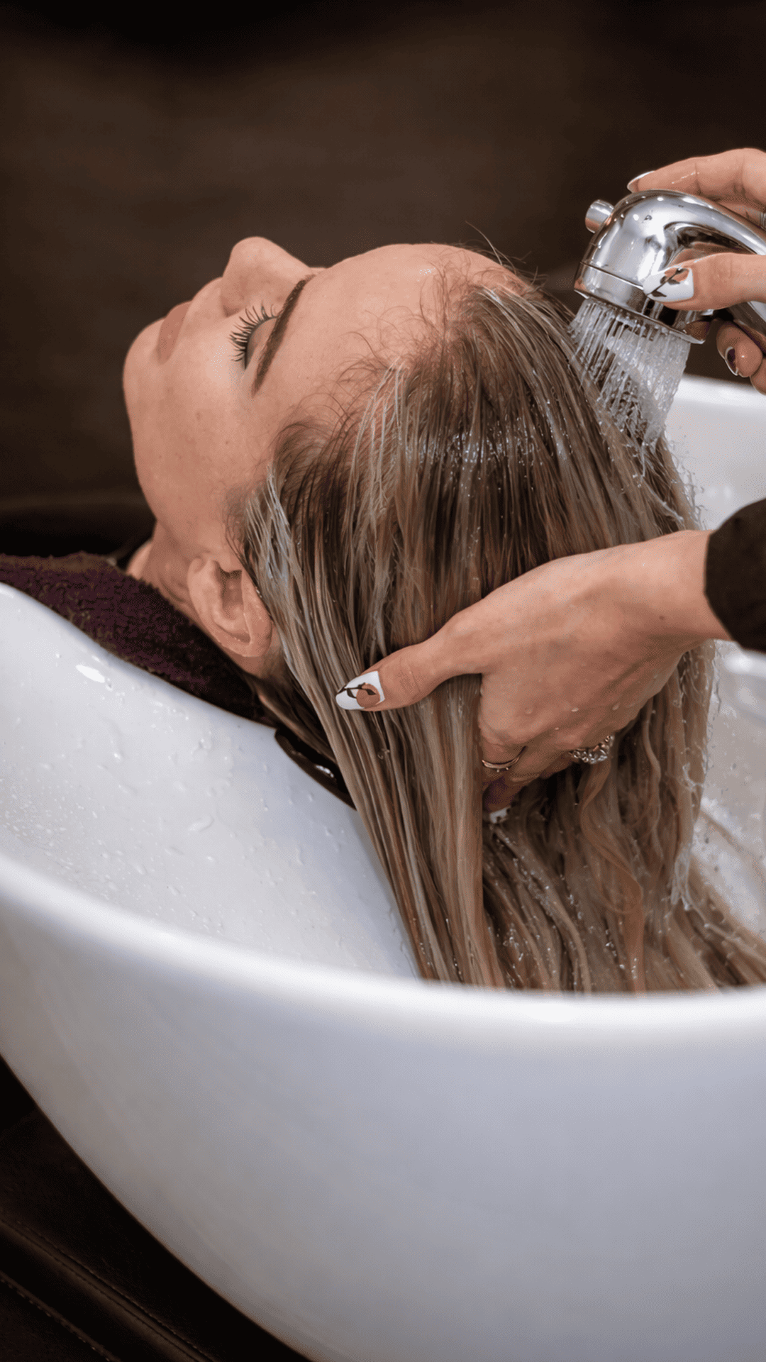 Reposição de nutrientes essenciais para devolver brilho, maciez e vida aos fios. Um cuidado indispensável para manter a saúde e beleza do cabelo.